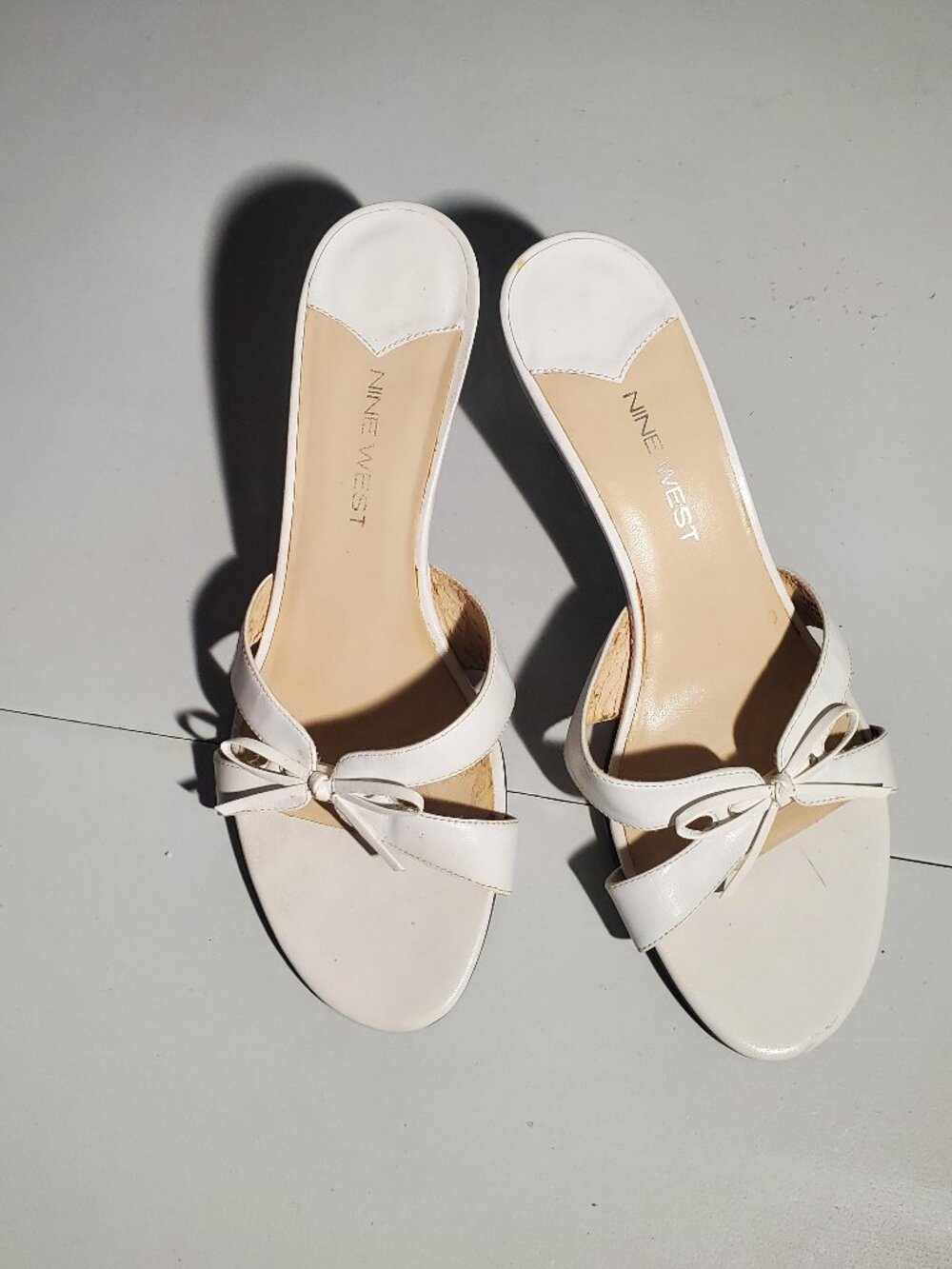Nine West White Leather Kitten Heel Sandals Sz 7M **read description